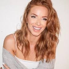 Sarah Clubb's Instagram, Twitter & Facebook