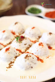 This Best Dahi Vada Or Dahi Bhalla Recipe Makes Soft Pillowy Lentil Fritters Which Are Dunked In Spiced Aromatic Wh Dahi Vada Recipe Recipes Chutney Recipes