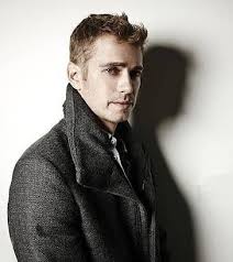 He was praised for his acting as sam in life as a house, which earned. Pin On Drawing Poses 2
