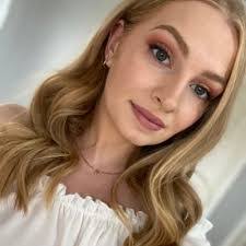 Emily Clare's Instagram, Twitter & Facebook