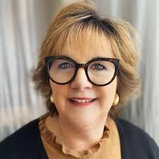 Elaine Stone's Instagram, Twitter & Facebook