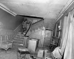 Original Grey Gardens Mansion For Sale For 19 95 Million Grey Gardens House Grey Gardens Gray Gardens