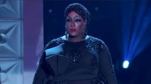 We are a community dedicated to america's most popular drag competition, rupaul's drag race. Drag Race S Widow Von Du To Take A Break After Fandom Hate