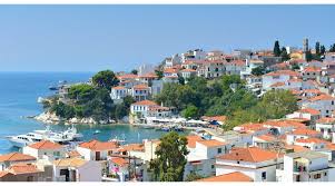 Πραγματοποιήθηκε σήμερα στις 15:00 στο μια 28η οκτωβρίου διαφορετική από τις άλλες σήμερα στο μαντούδι.λόγω της πανδημίας με τα μέτρα που έχουν επιβληθεί. Skopelos Apo Skia8os Skopelos Toyrismos Skopelos Com