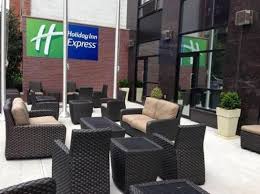 Located minutes from times square, the holiday inn express times square offers comfortable accommodations near new york's biggest attractions. Holiday Inn Express New York City Chelsea Weehawken Buchen Looking For Booking