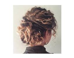 Capelli semi raccolti idee according to acconciature donna moderna. 20 Acconciature Per Capelli Ricci Da Copiare Tu Style