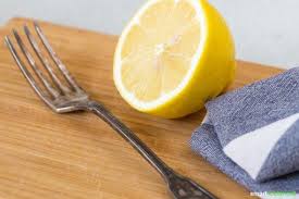 Silber Putzen Mit Hausmitteln So Geht S Einfach Und Preiswert In 2020 Hausmittel Silber Reinigen Reinigen