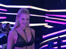 «barbie girl» από την konstantina spyropoulou και τον christos zotos ️αν θέλεις να δεις ξανά την εμφάνιση τους, link in. Biky Kaboyra Poia Htan H Prwth Ths Antidrash Otan Eide Ti 8a Foresei Sto Just The 2 Of Us Znews