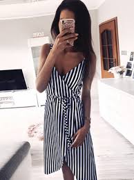 Robe longue rayée volantée et épaules dénudées sur labaie.com : Mini Robe Rayee Col En V Sans Manches Mode Bleu Marine Robes Mini Robes
