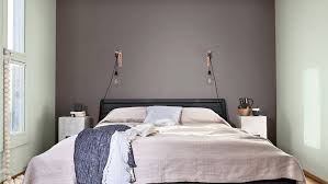 Für einen guten schlaf sollte gemütlich, beruhigend und kühl sein. Schlafzimmer Mit Wandfarbe Lila Die Trendnuancen Mauve Und Flieder