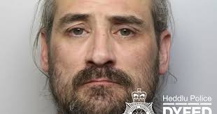Convicted sex offender caught by undercover police officer Read More 👇  #crime #undercoverpolice #courts