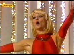 There is no strumming pattern for this song yet. Raffaella Carra Hay Que Venir Al Sur Youtube