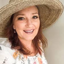 Deanna Leach (@deannajaneleach) • Threads, Say more