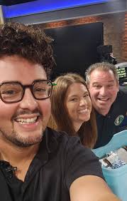 🤓💚Had an AwEsOmE morning with these cool kiddos....even geeKed out when I  ran into the The Farming Pastor's Wife in the green room at FOX8! 😲🎉👩‍🌾  Finch House Music Series BL Maker's