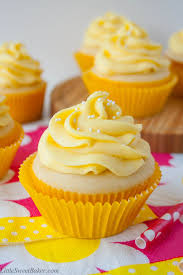 Tropical Mango Vanilla Cupcakes (video) | Recipe | Mango dessert, Mango  dessert recipes, Desserts