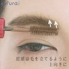 玉村麻衣子の 眉マスカラがポイント 濃い眉さんを優しくみせる方法 kufura クフラ 小学館公式 眉マスカラ マスカラ 眉