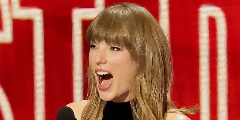 Taylor Swift Dedicates Video of the Year Win to Dolly Parton at VMAs 2026