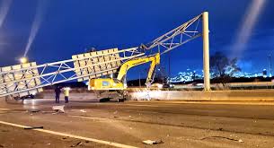 10, 2020, after a car operated by peter simms smashed into brar's vehicle. Driver Killed By Falling Overhead Sign On Qew In Hamilton 680 News