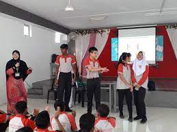 Lemon challenge with my elder sister. Ceramah Kesihatan Murid Smk Bukit Tinggi Klang Official Facebook