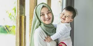 Nama bayi perempuan muslimah lengkap a sampai z — sabtu, 15 februari 2020. 105 Nama Bayi Perempuan Islami 3 Kata Dan Artinya