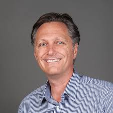 Claudia Sampson's Instagram, Twitter & Facebook