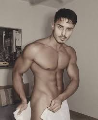 Valentin Alexandru di Amici con una star di OnlyFans: le sue foto sexy -  BitchyX