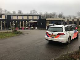 Bekijk salar azimi's recensies, favoriete restaurants, gevolgde leden en meer. E1f3lqntnni4ym