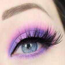 In this lesson, learn how to create a bold, feminine, and elegant makeup look with deep pink and purple eyeshadow that draws attention to the eyes. Purple Pink Eyeshadow Look Pink Eyeshadow Look Galaxy Makeup Eyeshadow Looks