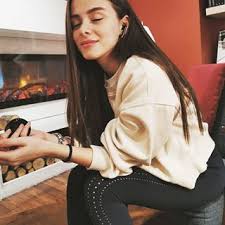 Şampiyon dizisi tam liste oyuncu kadrosu ve karakter açıklamaları için tıklayınız şampiyon oyuncuları. Ilayda Alisan Ilaydalisan Instagram Photos And Videos Turkish Actors Fashion Long Sleeve Blouse
