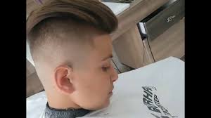 Yüzünüz küçük ve keskin hatlıysa saçlarınızda muhteşem topuz modelleri deneyebilirsiniz. Erkek Cocuk Sac Kesimi Kids Hairstyle Best Modern Kids Hair Style New 2018 Youtube
