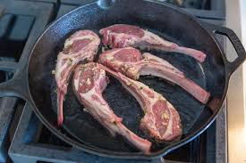 Rub remaining herb mixture over both sides of lamb chops. 2 Sxmypl Kg7xm
