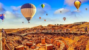 Activité indissociable de la cappadoce, la montgolfière attire toujours de plus en plus de touristes et à juste titre! Vol En Montgolfiere Gobeklitepe Tarifs Du Vol En Montgolfiere Gobeklitepe