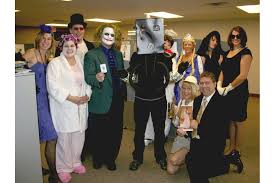 14 Office Costumes Ideas That Will Rule Your Halloween Tipsographic Office Halloween Costumes Halloween Costumes Women Mens Halloween Costumes