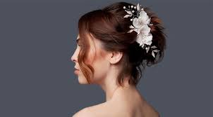 Chignon basso e spettinato small things blog, up hairstyles, pretty hairstyles, wedding hairstyles. Acconciatura Per Capelli Corti Consigli Per Il Look Del Capello Corto