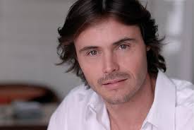 How to Start a Career in Escapology