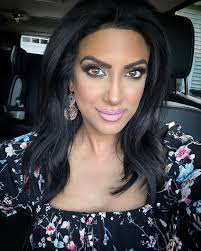 🌸 “If you look the right way, you can see that the whole world is a  garden.”🌸