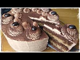 Setzen sie dann den zweiten boden auf und bestreichen sie den zweiten boden und die torte ringsum mit der verbliebenen schokoladensahne. Traumhafte Mokka Sahne Torte Kaffee Schokoladen Torte Mit Schoko Sahne Youtube