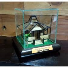 Mari cari tahu lebih banyak tentang warisan nusantara. Miniatur Rumah Adat Rakyat Bengkulu Shopee Indonesia