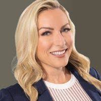 Ariane Grant's Instagram, Twitter & Facebook