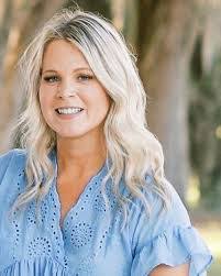 Tara Hendley's Instagram, Twitter & Facebook