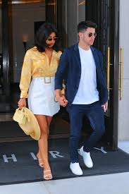 Nick jonas and priyanka chopra casual dayout in new york city.checkout the video. Celebrity Couple Style 16 Times Nick Jonas And Priyanka Chopra Wore Matching Outfits Instyle
