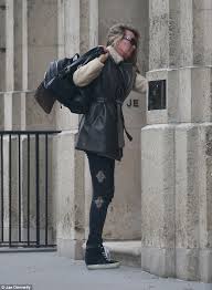 Over the weekend, fbi agents raided the upper east side townhouse of jeffrey epstein, using a crowbar to break the grand doors of one of the largest private homes in manhattan. Manhattan It Girls In And Out Of The Jeffrey Epstein S Mansion Daily Mail Online