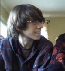 Chico Musculuso Con Lentes