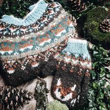 anna sofia vintersol on instagram the foresty is that a word super match forestfox sweater together with the fore mittens foxy sweaters