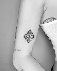 From large, intricate ink to dainty little tats, the younger now singer has them all. Miley Cyrus S Tattoo Based On Billy Idol S Idolize