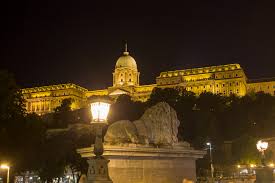 Da wikipédia, a enciclopédia livre. Budapeste O Museu Do Castelo Real De Buda Mulher Casada Viaja
