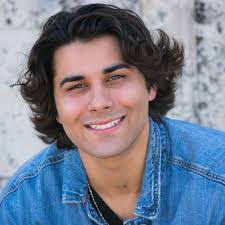 Amber Kenny's Instagram, Twitter & Facebook