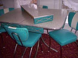 Antique metal kitchen table and chairs. Http 1 Bp Blogspot Com Je5j2et4uj0 Twpd Bpwa I Aaaaaaaaagw 9bxxtvzcg8i S1600 Vintage Kitchen Vintage Kitchen Table Retro Kitchen Tables Kitchen Dinette Sets