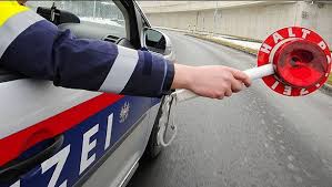 Andau Ungarische Schlepperin Mit Sieben Iranern Im Auto Erwischt Regionews At Fahrerflucht Verkehrskontrolle Salzburg Stadt