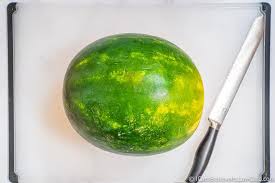 4 easy ways to tell if the watermelon has gone bad. How To Cut A Watermelon 3 Best And Easiest Ways
